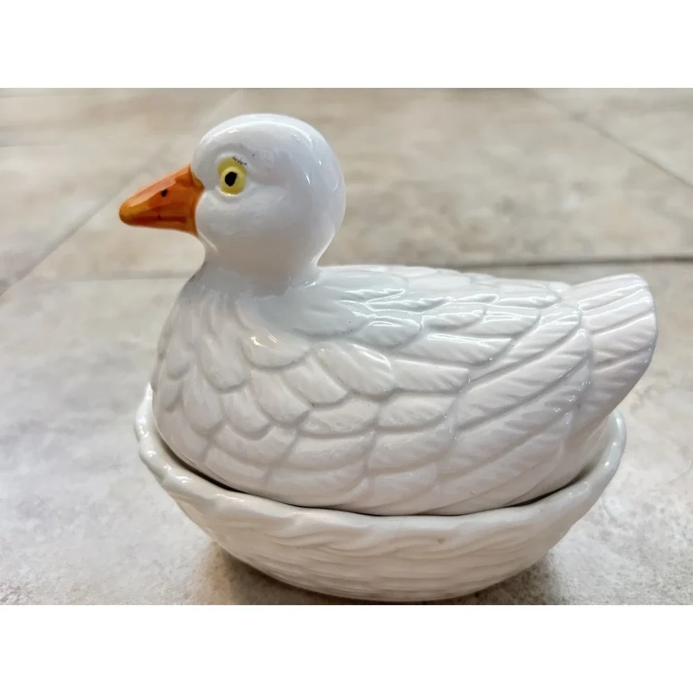 Vintage White Ceramic Duck Covered Dish Basket Base Farmhouse Kitchen Decor 6in